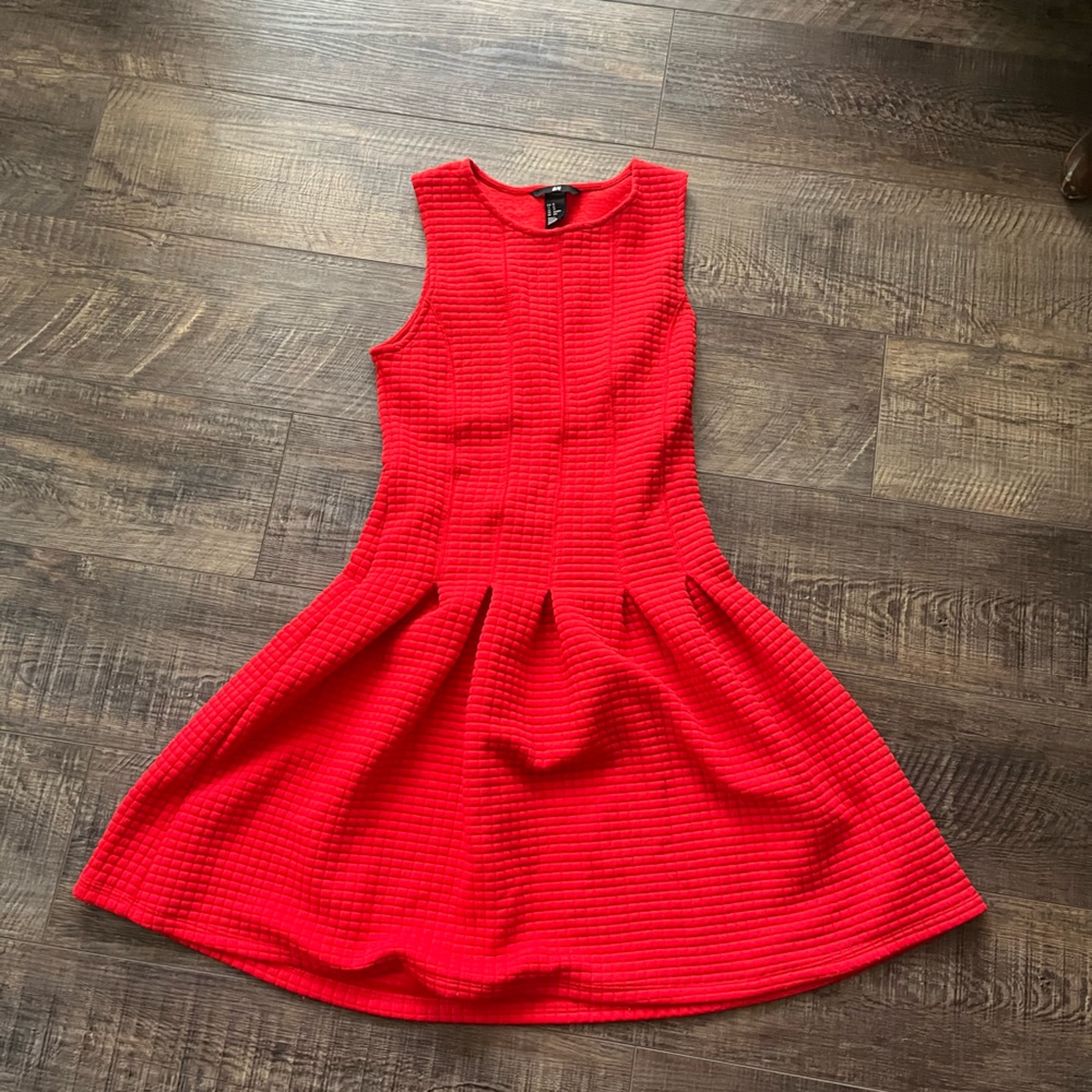 h&m red dress (says xs but fits s-m)